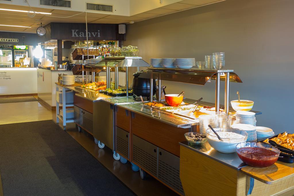 Hotelli & Ravintola Martinhovi Raisio エクステリア 写真