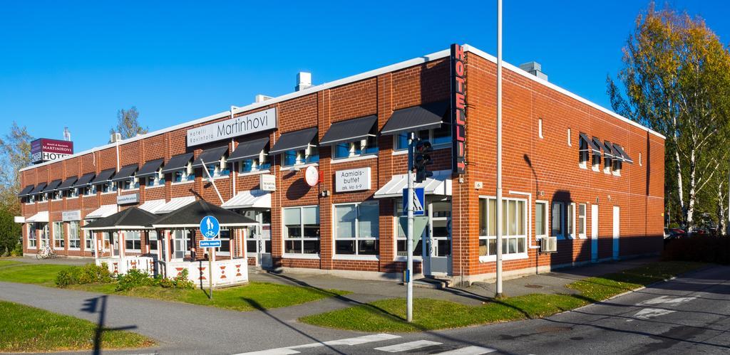 Hotelli & Ravintola Martinhovi Raisio エクステリア 写真